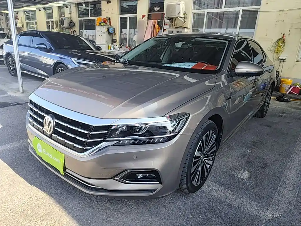 Фото 1 - Volkswagen Passat
