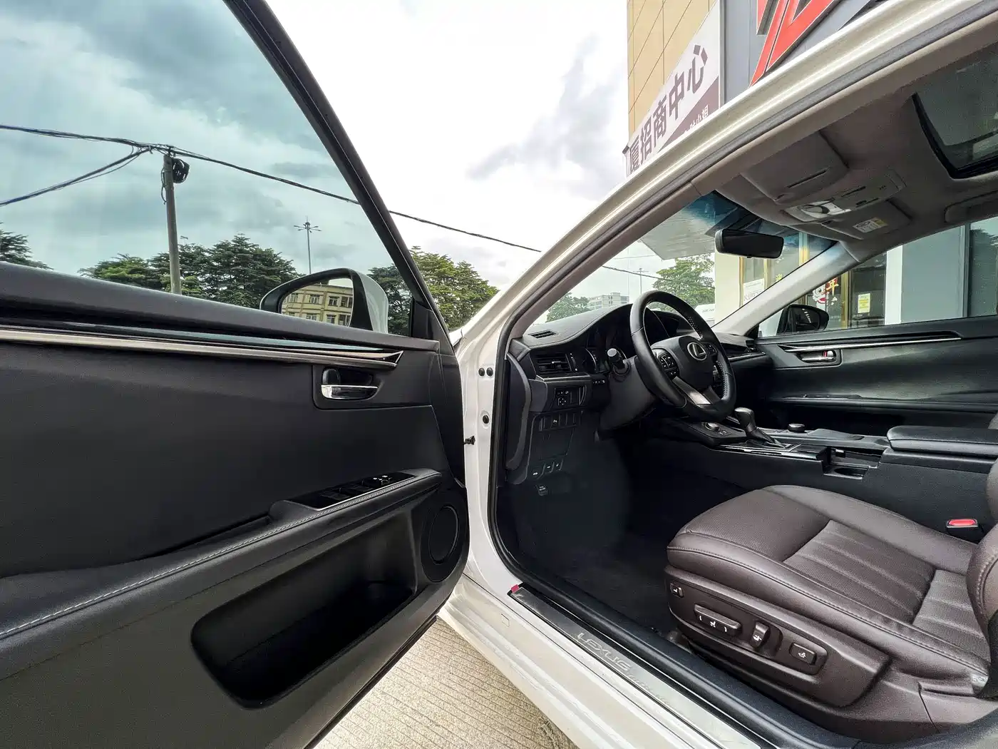 Фото 7 - Lexus ES