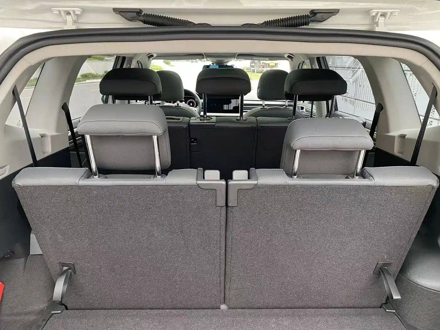 Volkswagen Tiguan L 2022 380TSI Automatic 4WD R-Line Cross Edition 7-Seater фото 11