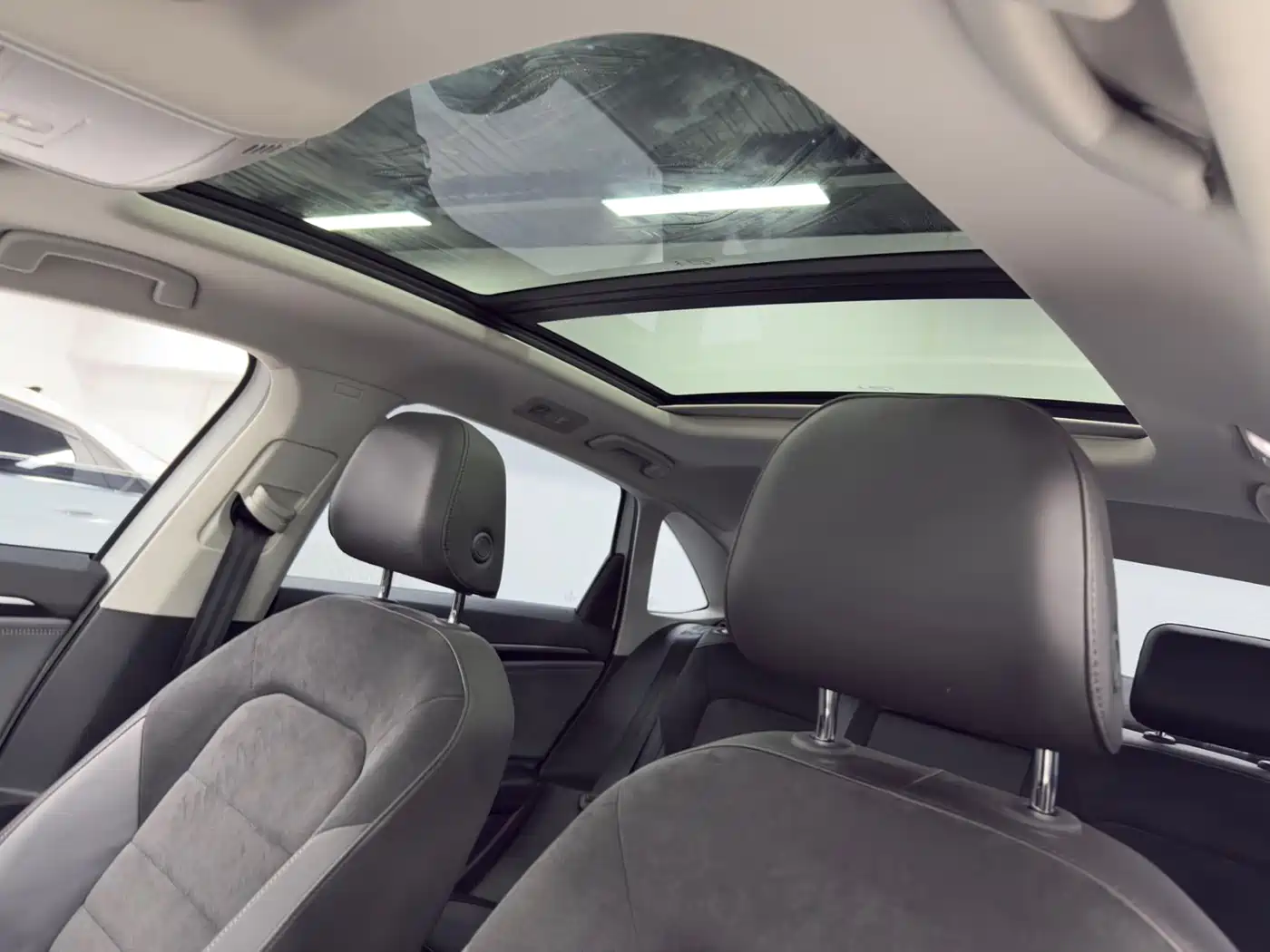 Volkswagen Sagitar 2022 280TSI DSG Excellence Edition фото 12