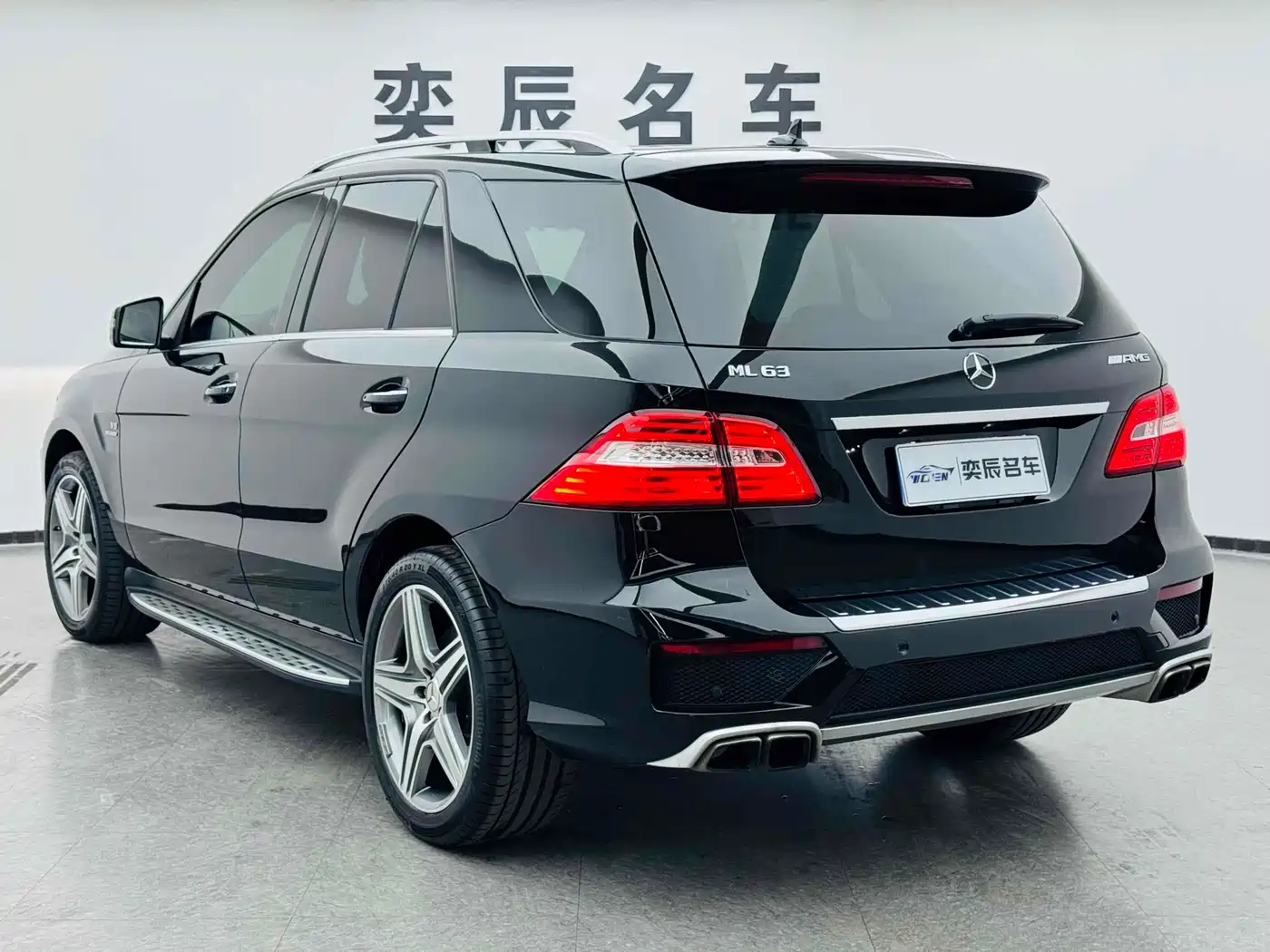 Mercedes-Benz M-Class AMG 2012 AMG ML 63 фото 4