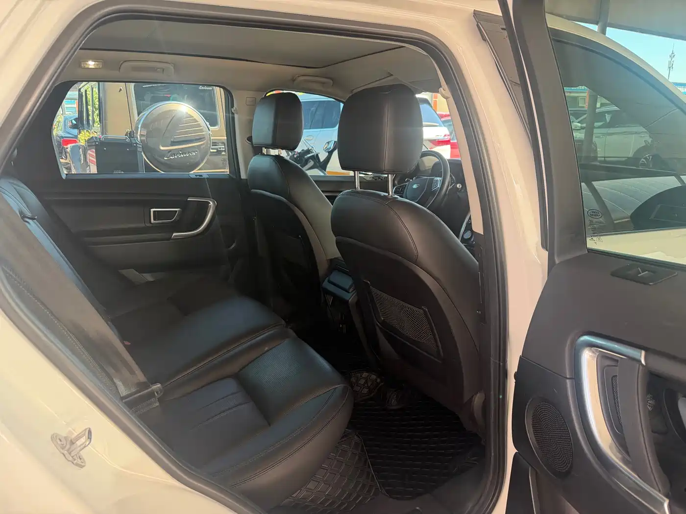 Land Rover Discovery Sport 2018 240PS SE Edition фото 9