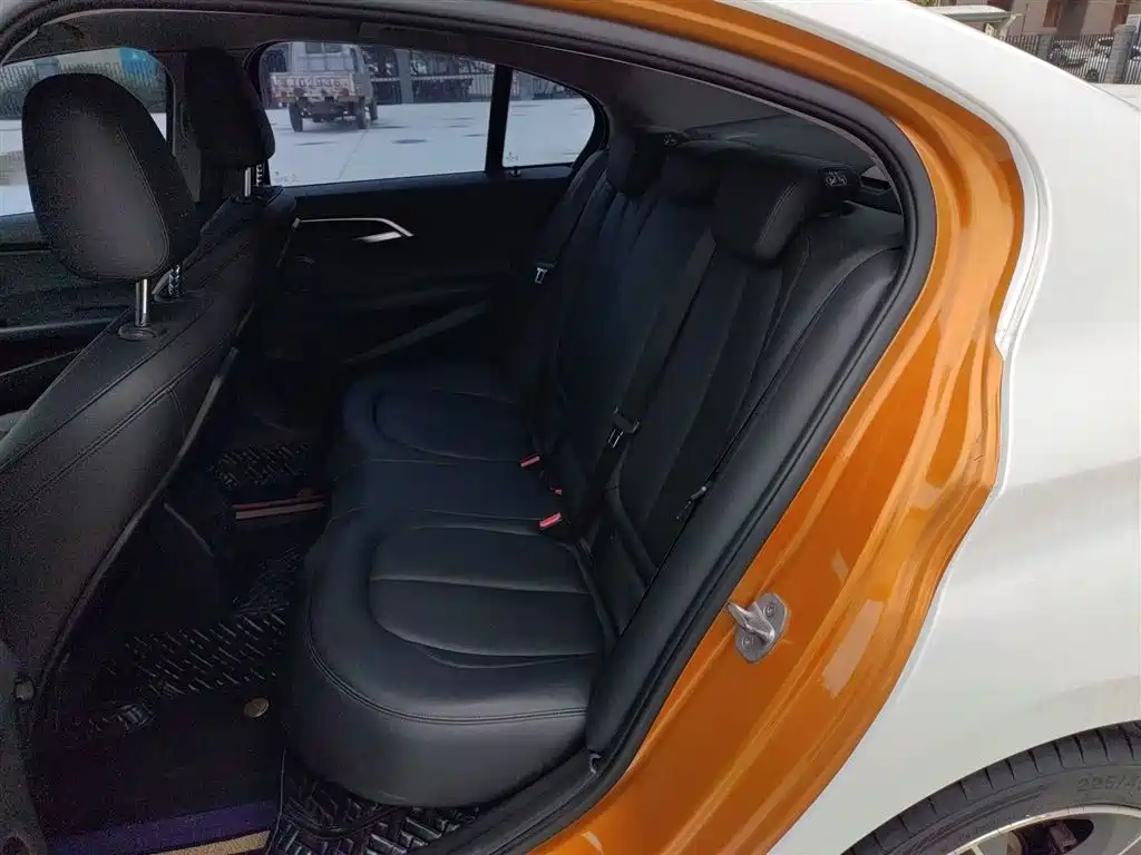BMW 1 Series 2017 118i Sport фото 17