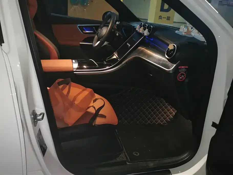 Mercedes-Benz GLC 2023 GLC 260 L 4MATIC Sport 5-seater фото 8