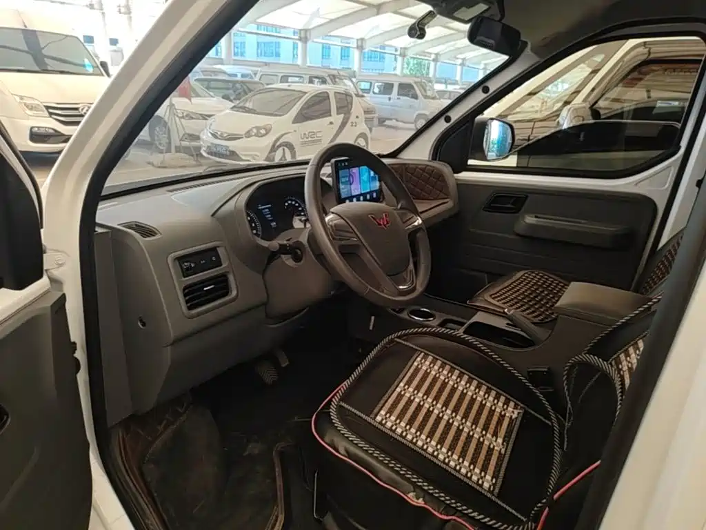 Wuling Motors Wuling Yangguang 2026 2025 400km Bus Comfort Edition