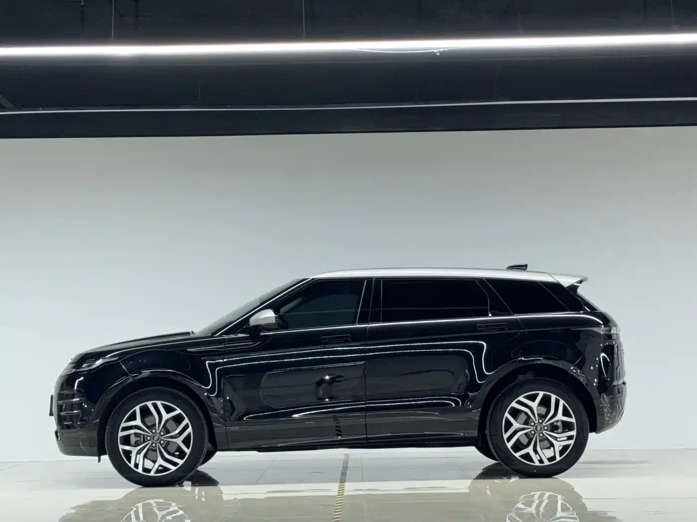 Land Rover Range Rover Evoque 2021 Range Rover Evoque L 249PS R-Dynamic First Edition Launch Edition фото 3