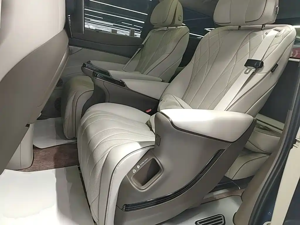 Denza D9 2023 2022 DM-i 970 AWD Flagship