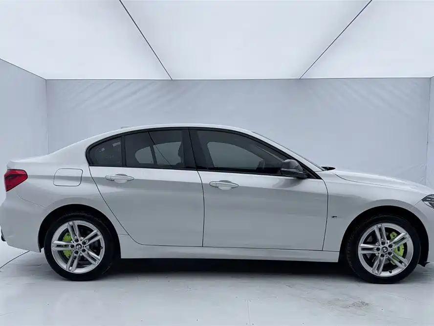 BMW 1 Series 2021 120i M Sport Shadow Edition фото 5