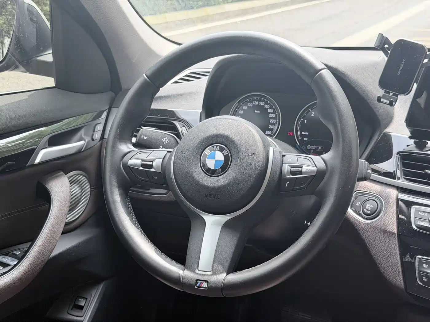 BMW X1 2022 sDrive25Li Leading фото 6