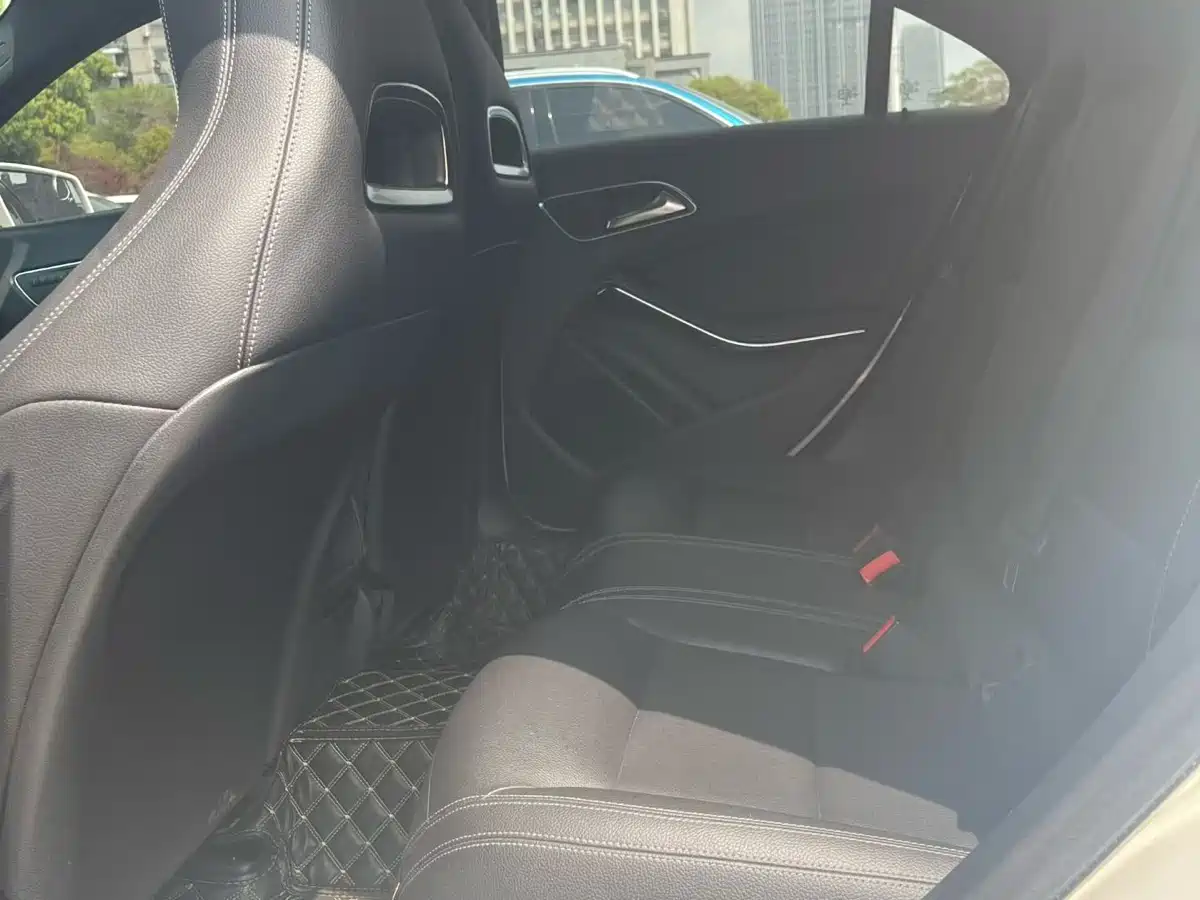 Mercedes-Benz CLA (Import) 2017 Facelift CLA 200 Style фото 6