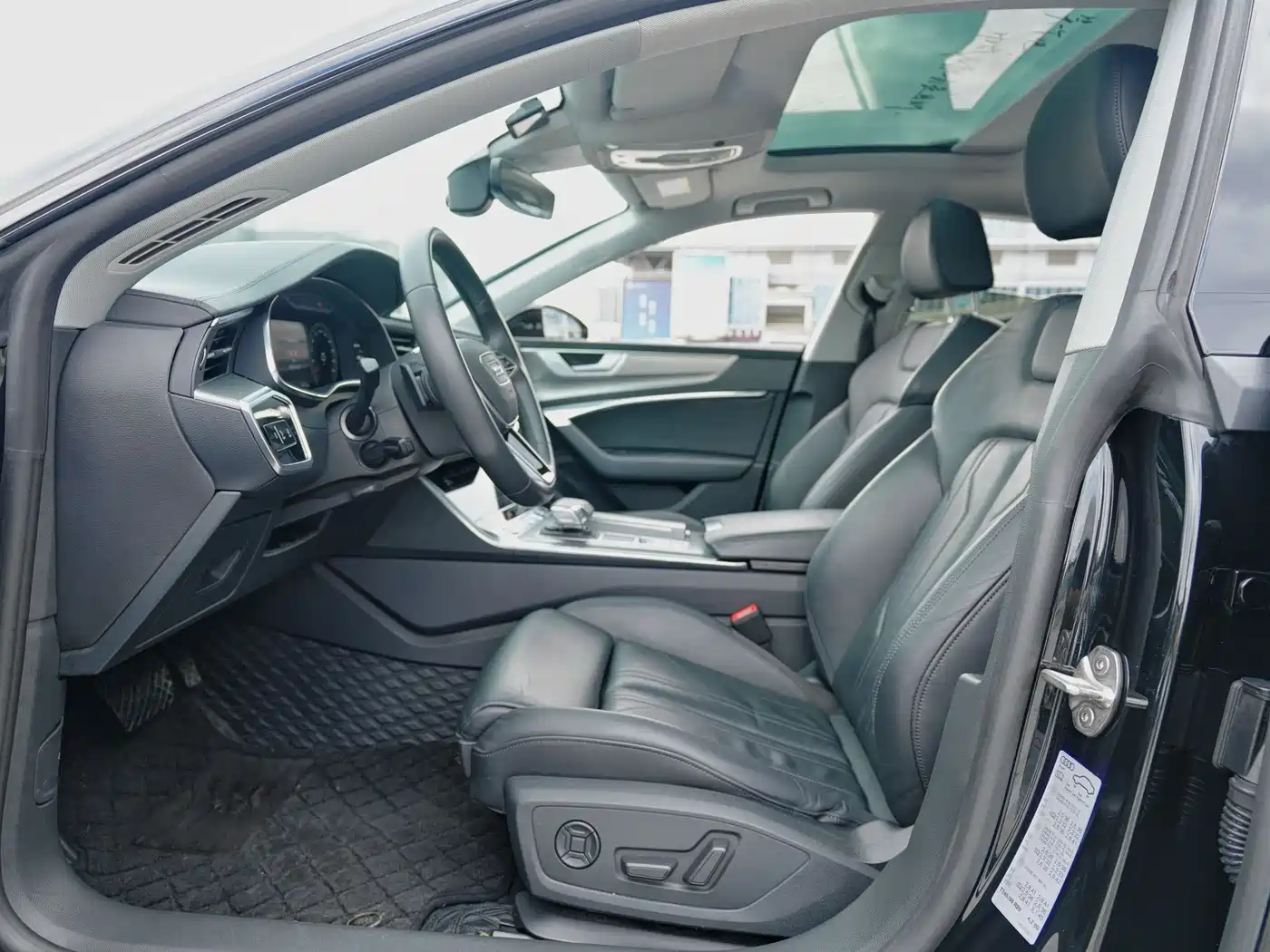 Audi A7 2023 Model 45 TFSI Premium Selection Edition фото 3