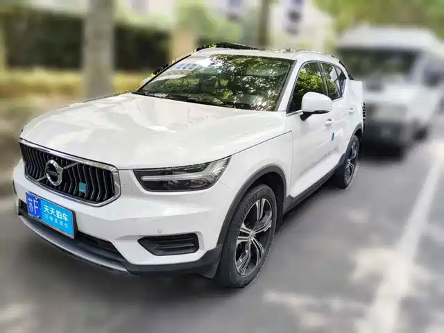 Volvo XC40 2022 Model T4 AWD Smart Vision Luxury Edition — фото 1