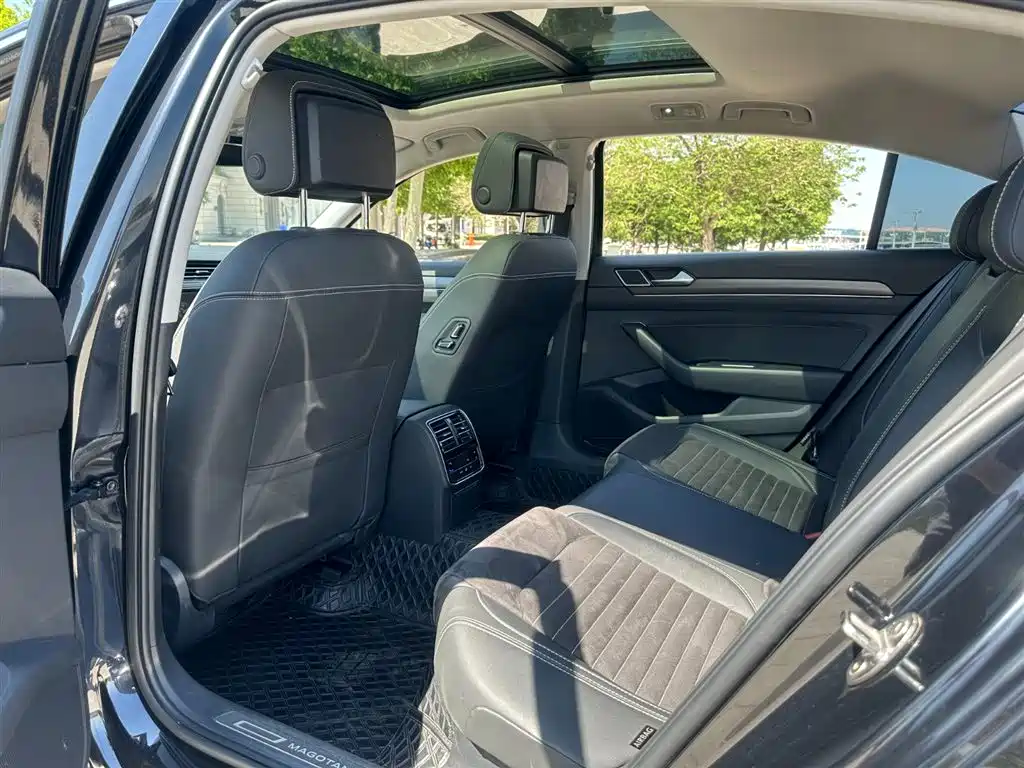 Volkswagen Magotan 2021 330TSI DSG 30th Anniversary Edition фото 8