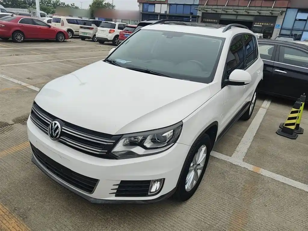 VOLKSWAGEN TIGUAN
