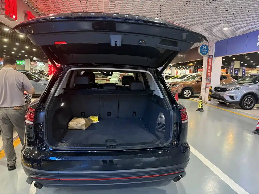 Фото 8 - Volkswagen Touareg