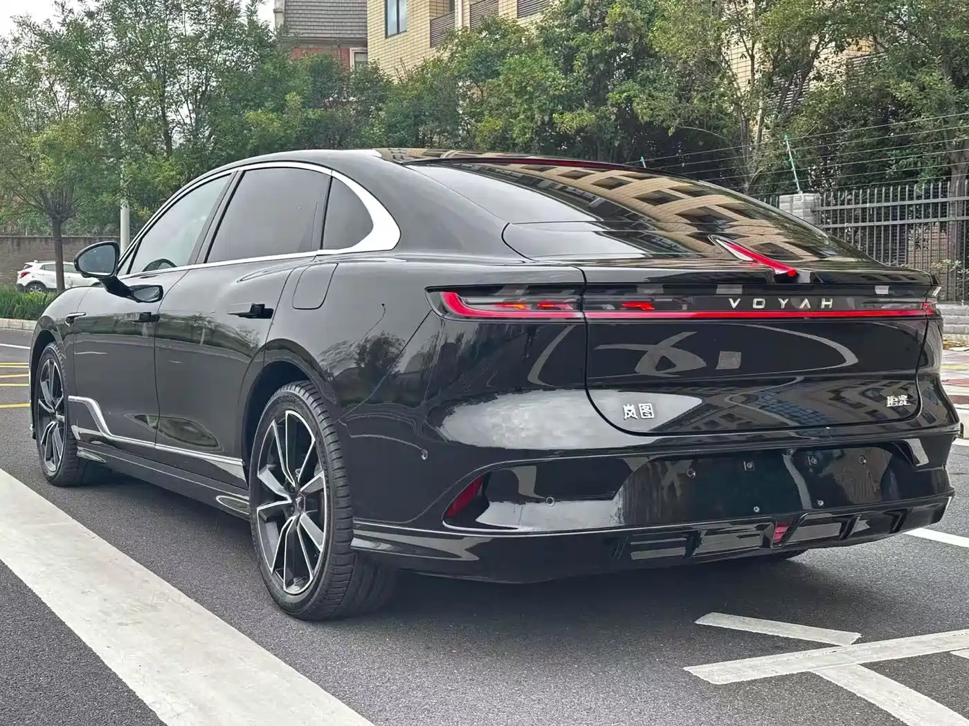 Voyah Auto VOYAH Zhuiguang 2024 PHEV AWD Ultra Long Range Flagship фото 7