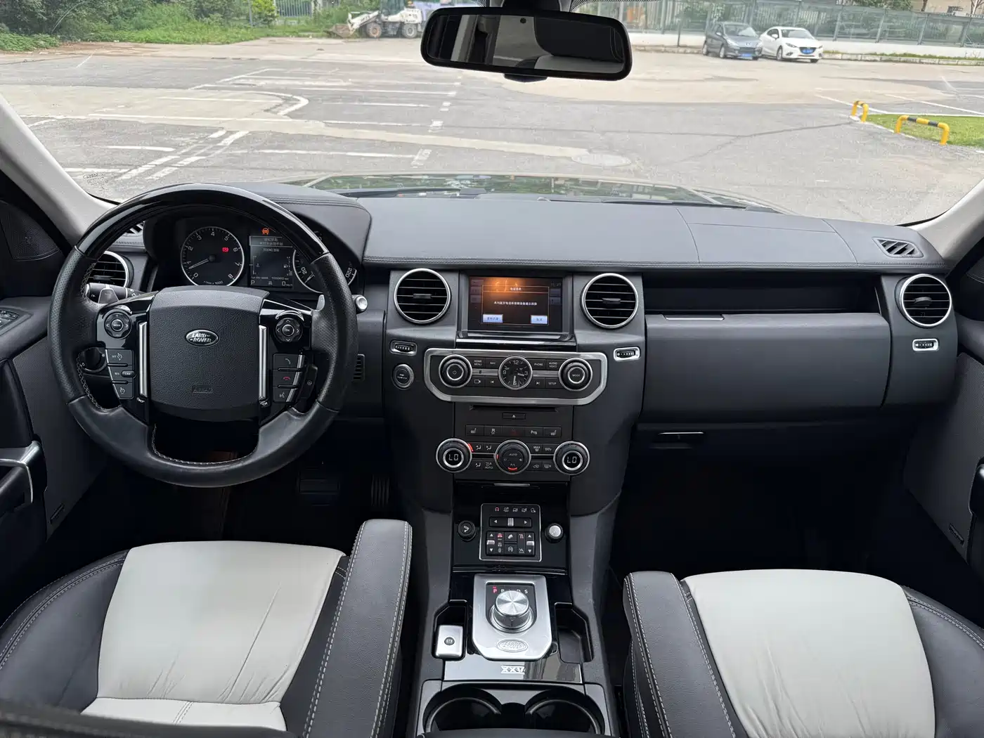 Land Rover Discovery 2014 3.0 SC V6 XXV Edition фото 14