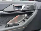 Photo 10 - Ford Explorer