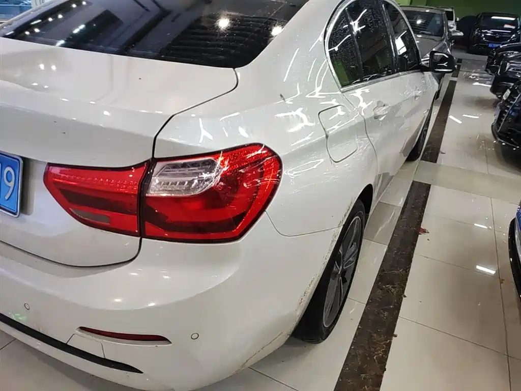 BMW 1 Series 2017 118i Sport фото 8