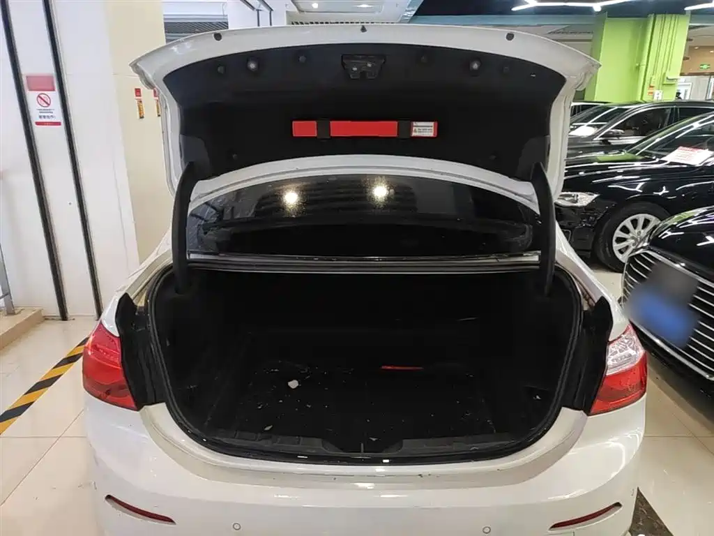 BMW 1 Series 2017 118i Sport фото 19