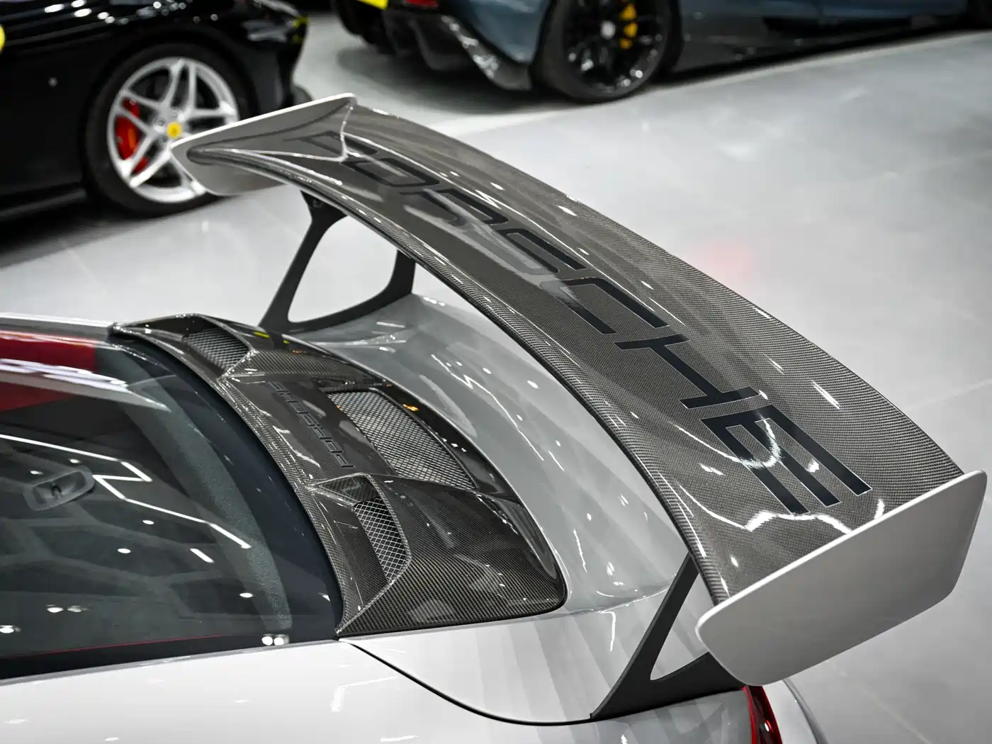 Porsche 911 2018 GT2 RS 3.8T фото 27