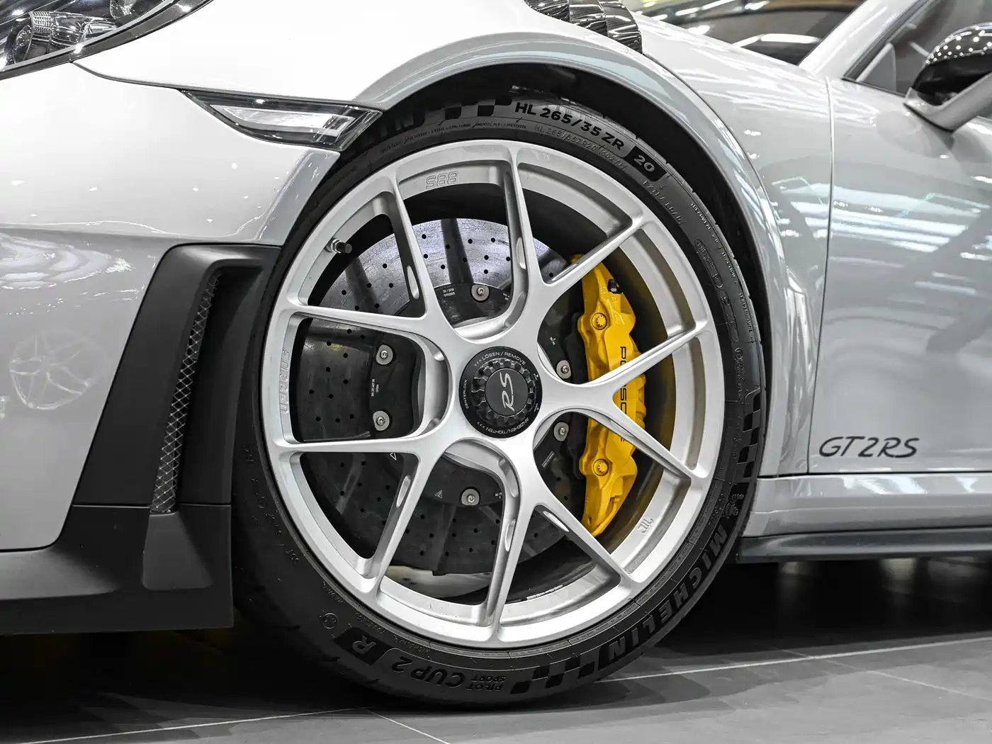 Porsche 911 2018 GT2 RS 3.8T фото 34