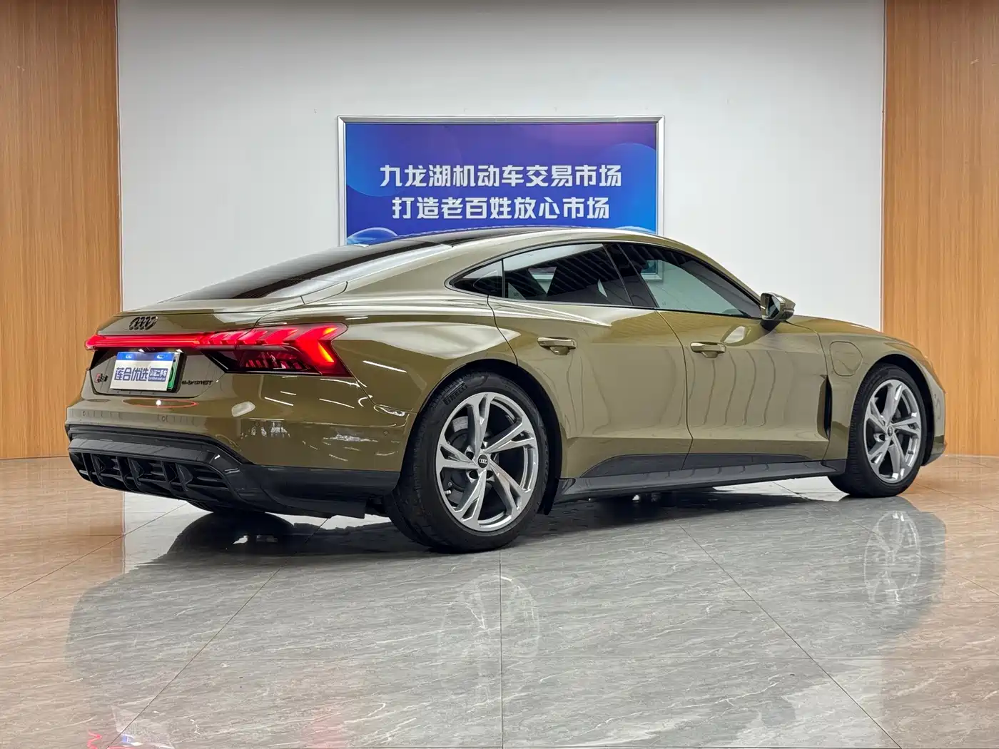 Audi e-tron GT 2024 2023 Base Model