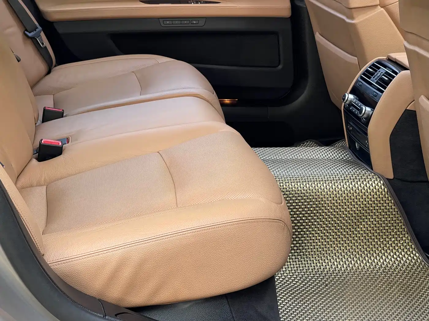 BMW 7 Series 2009 740Li Premium фото 15