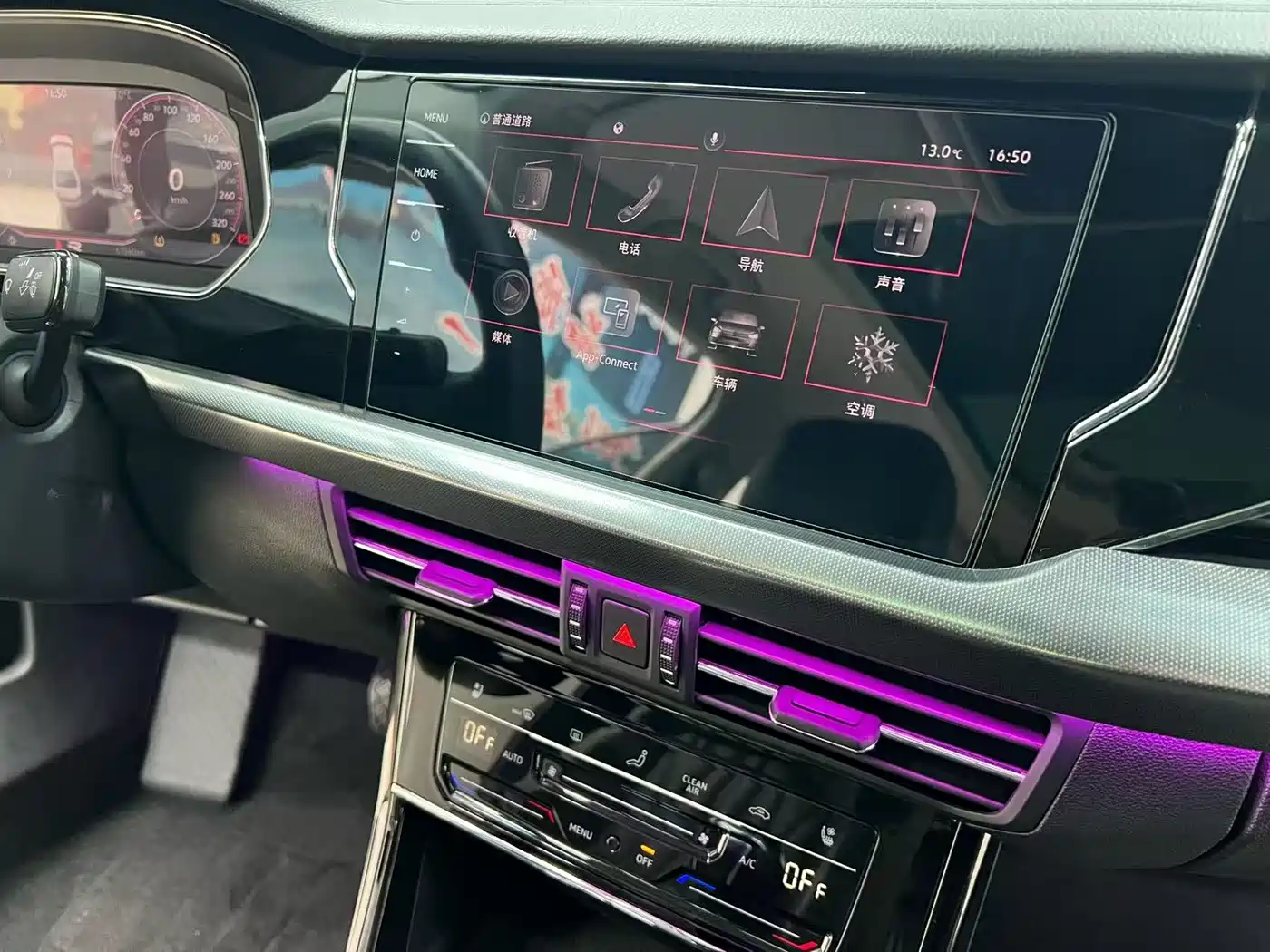 Volkswagen Passat 2022 330TSI Starlight Luxury Edition фото 8