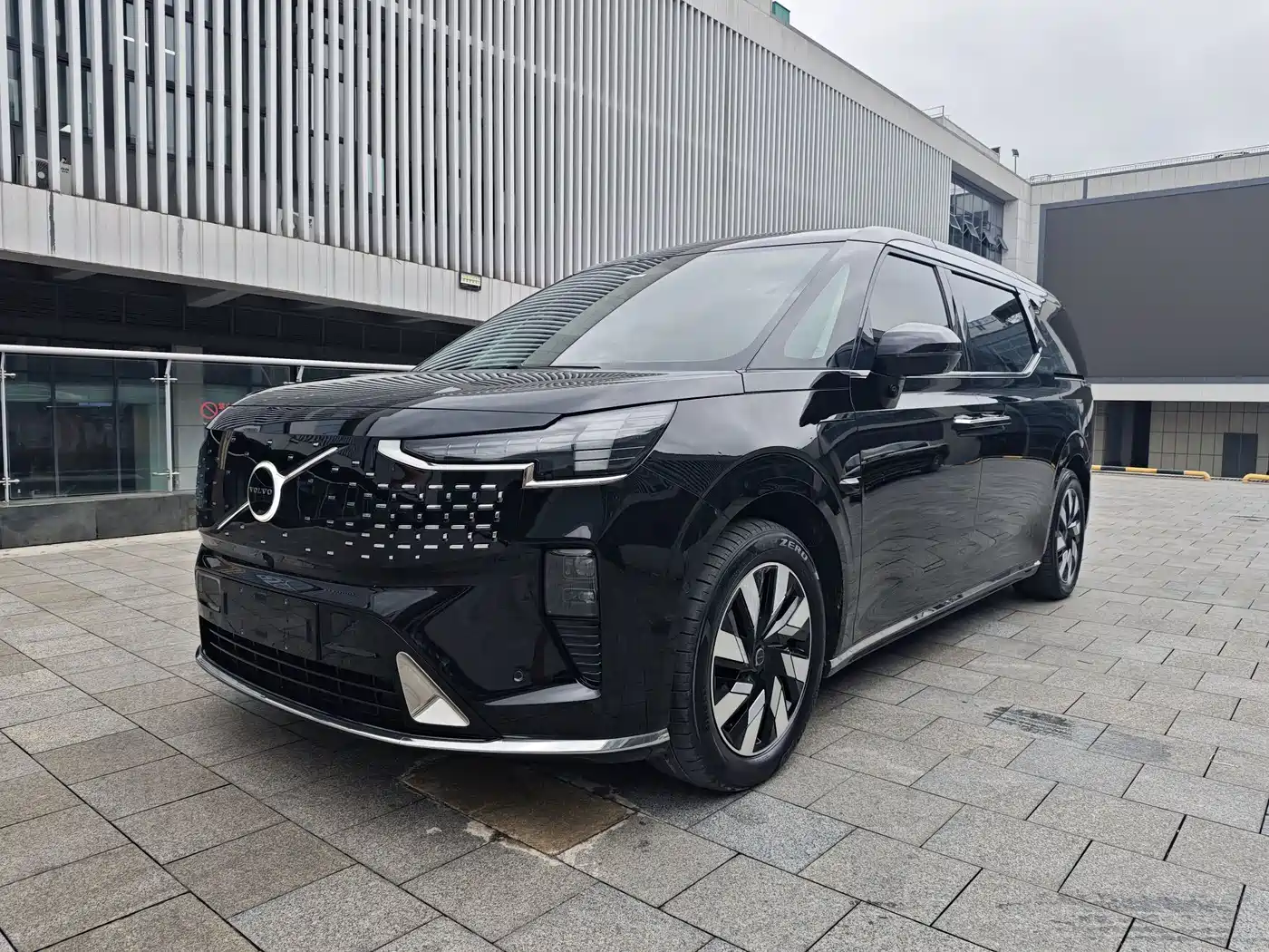 Volvo Volvo EM90 2025 Ultra Six-Seater