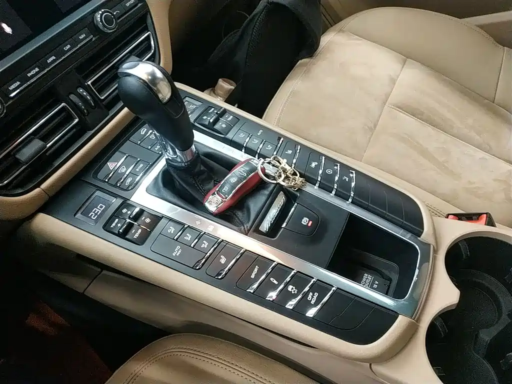 Porsche Macan 2018 Macan 2.0T фото 10