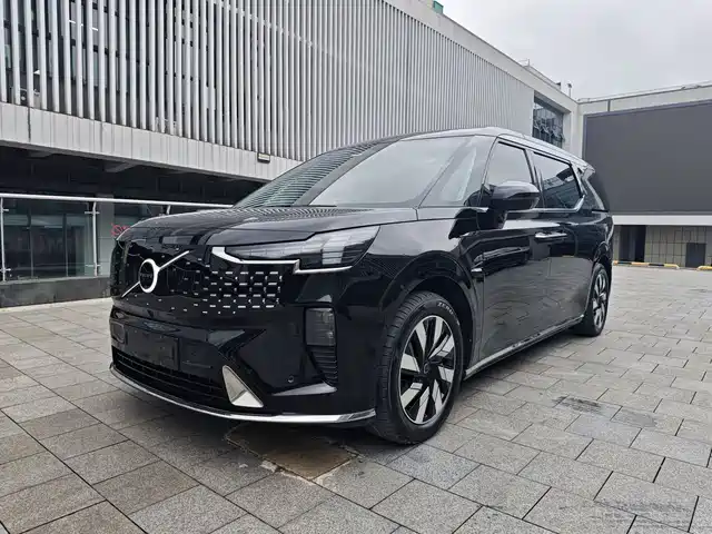 Volvo EM90 Ultra, 6 мест