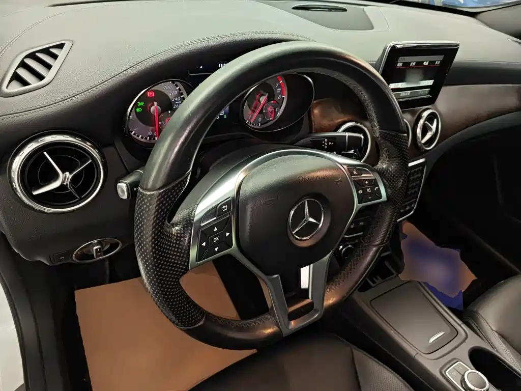 Mercedes-Benz GLA (Import) 2015 2015 GLA 260 4MATIC