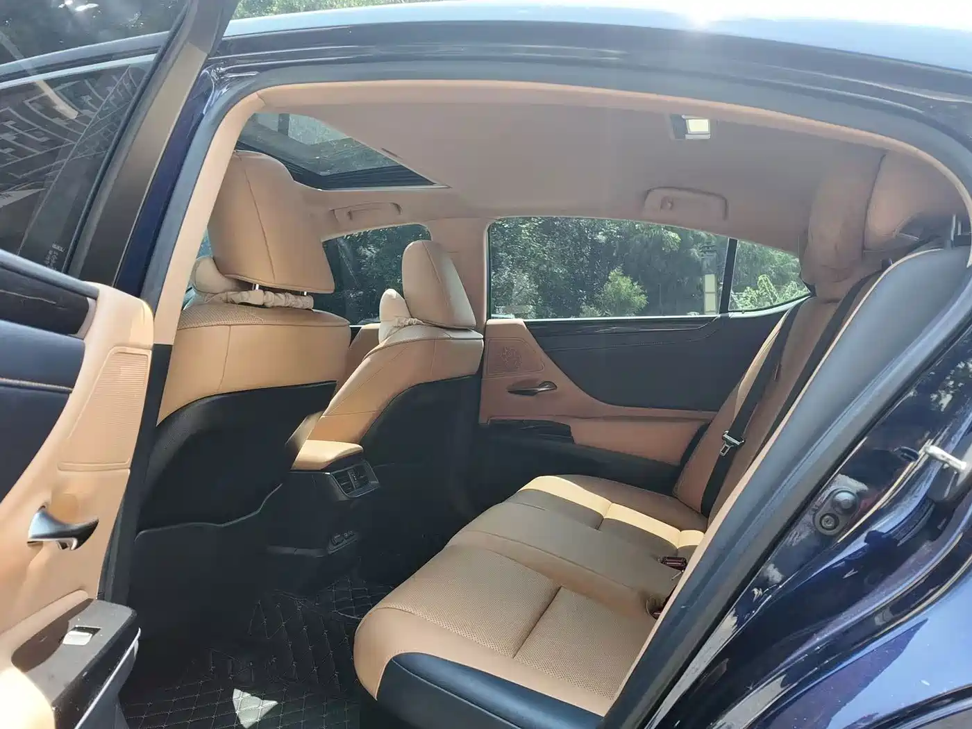 Фото 9 - Lexus ES