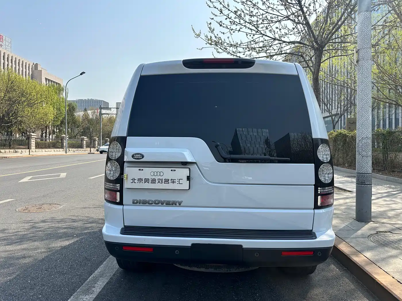 Land Rover Discovery 2016 3.0 SC V6 HSE фото 15