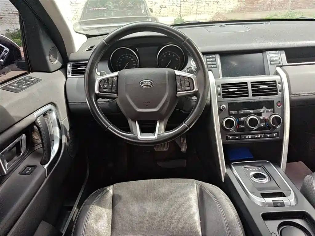 Land Rover Discovery Sport 2017 2.0T HSE фото 3