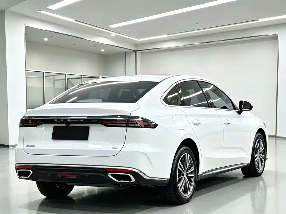 Фото 9 - Geely Emgrand