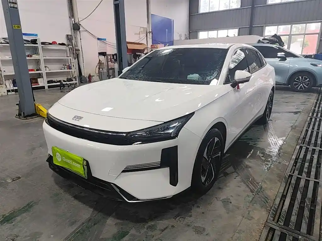 Geely Galaxy Galaxy L6 2024 125km PLUS Soaring Dragon Edition