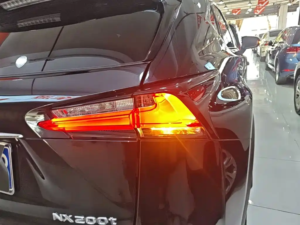 Lexus NX 2015 200t AWD F Sport фото 8