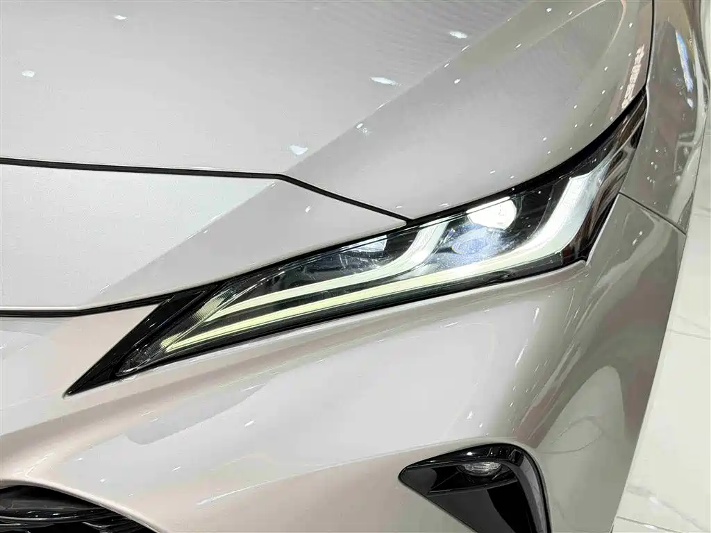 Toyota Venza 2022 2.0L CVT 2WD Premium фото 7