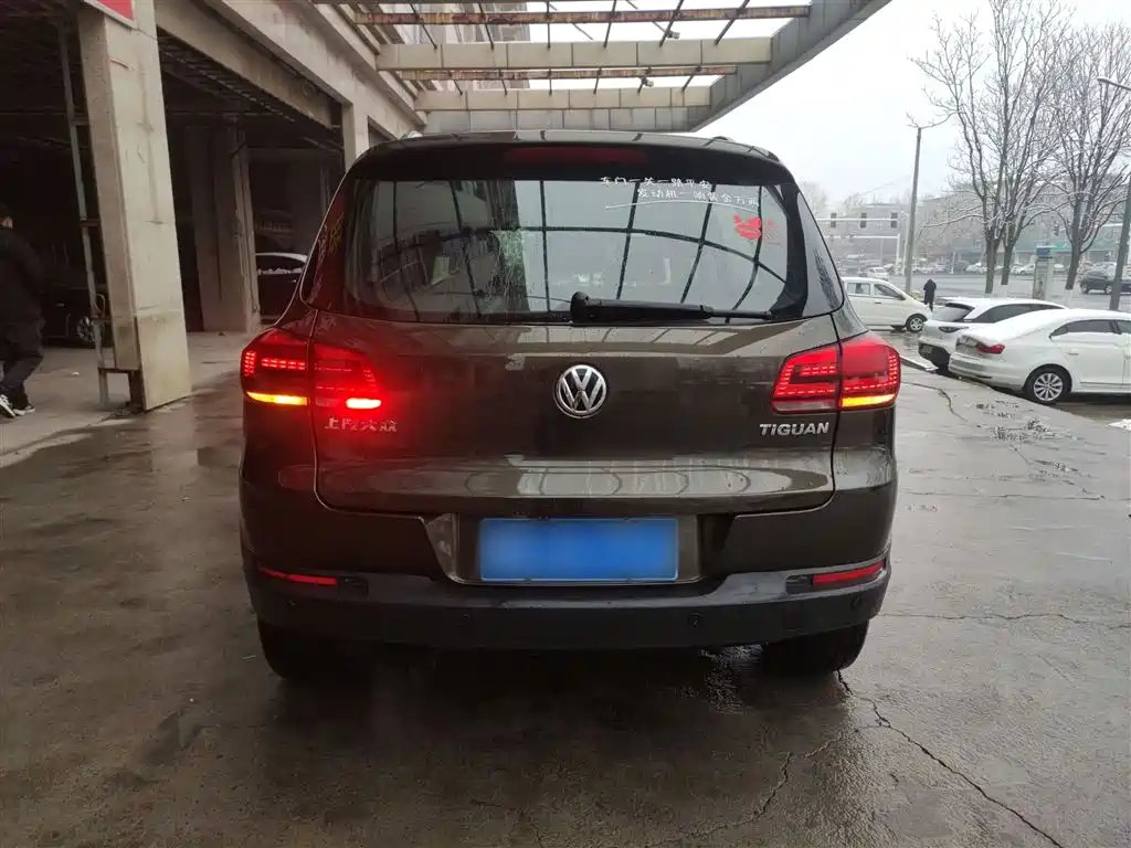 VOLKSWAGEN TIGUAN
