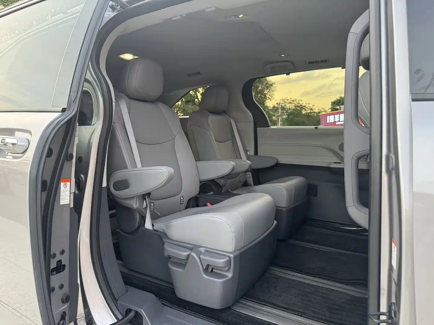 Toyota Granvia 2023 2.5L Hybrid Comfort Edition фото 19