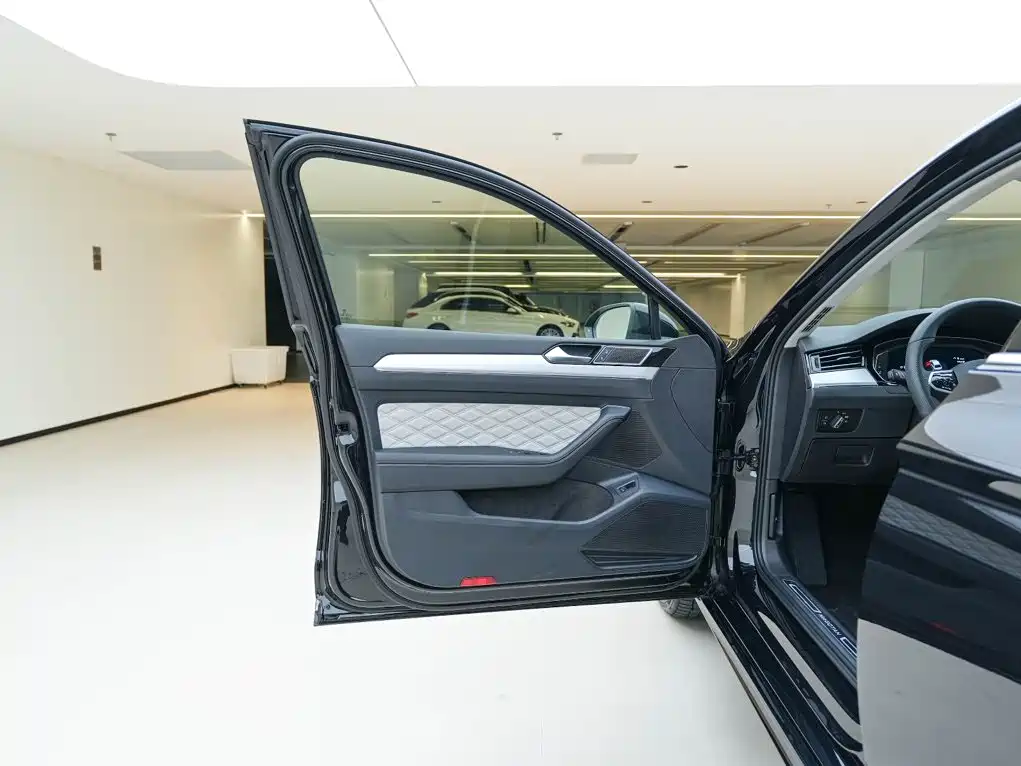 Volkswagen Magotan 2025 2025 Facelift Public Edition 330TSI DSG Luxury