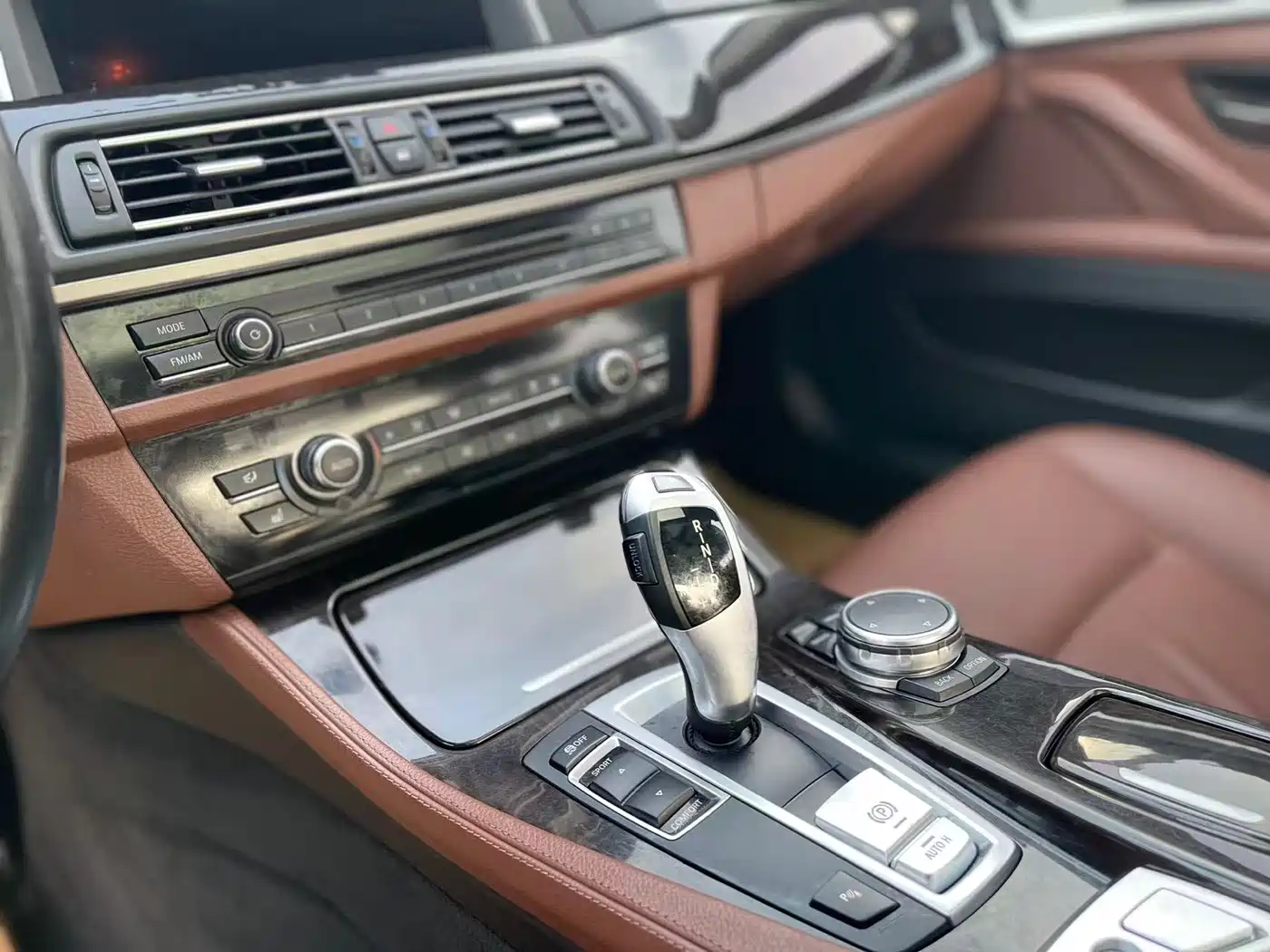 BMW 5 Series 2014 528Li Leading Edition фото 14