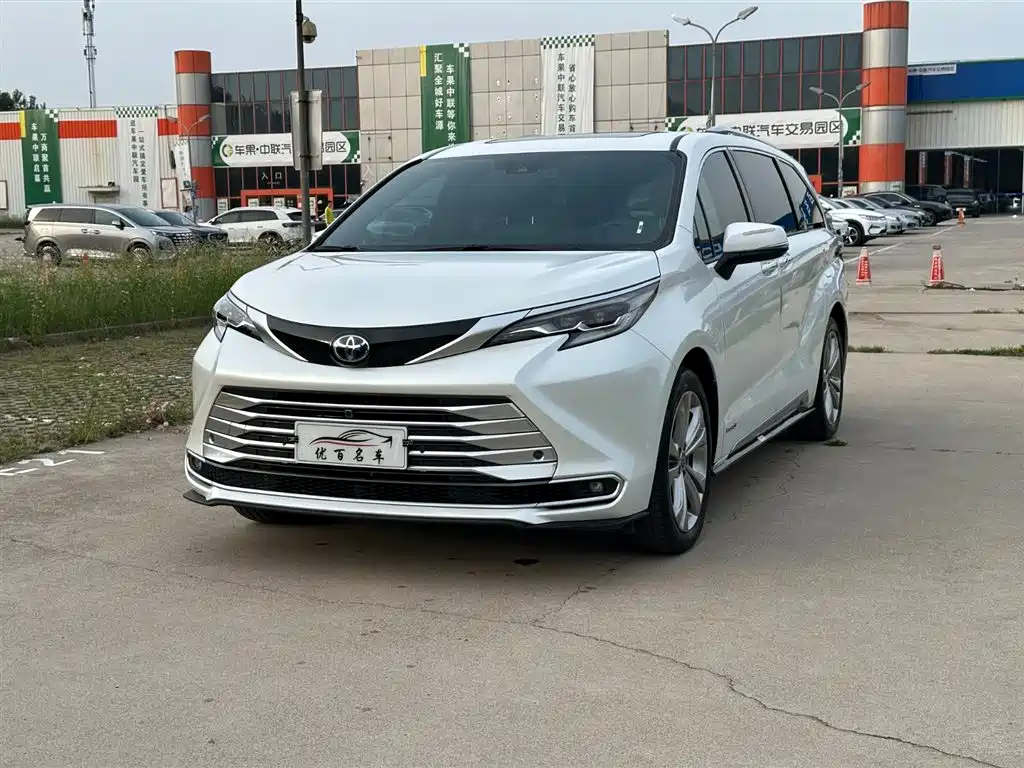 Toyota Sienna 2023 2.5L Hybrid Platinum Edition