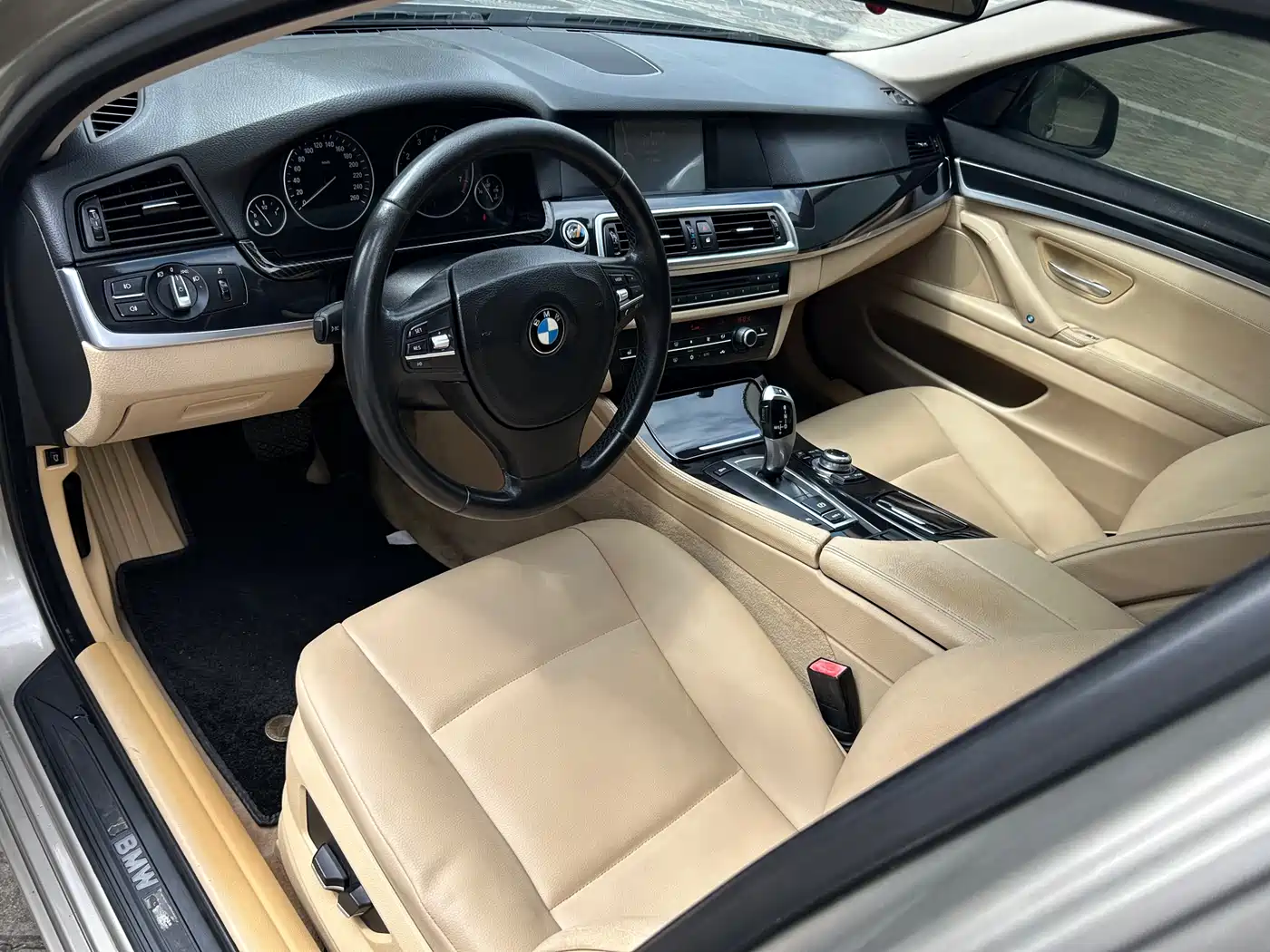 BMW 5 Series 2011 523Li Leading фото 4