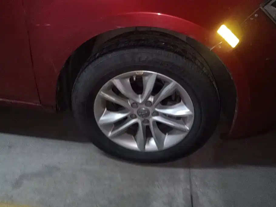 Zhonghua H330 2013 2013 1.5L Automatic Luxury