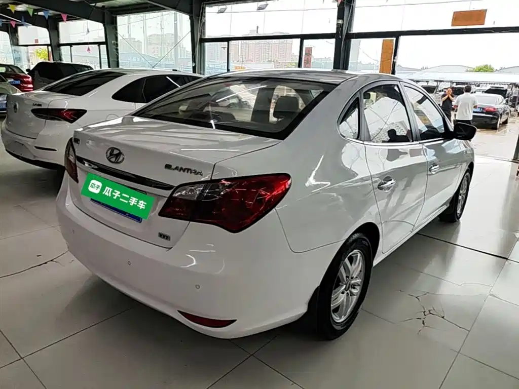Hyundai Elantra 2011 1.6L Manual Luxury фото 7