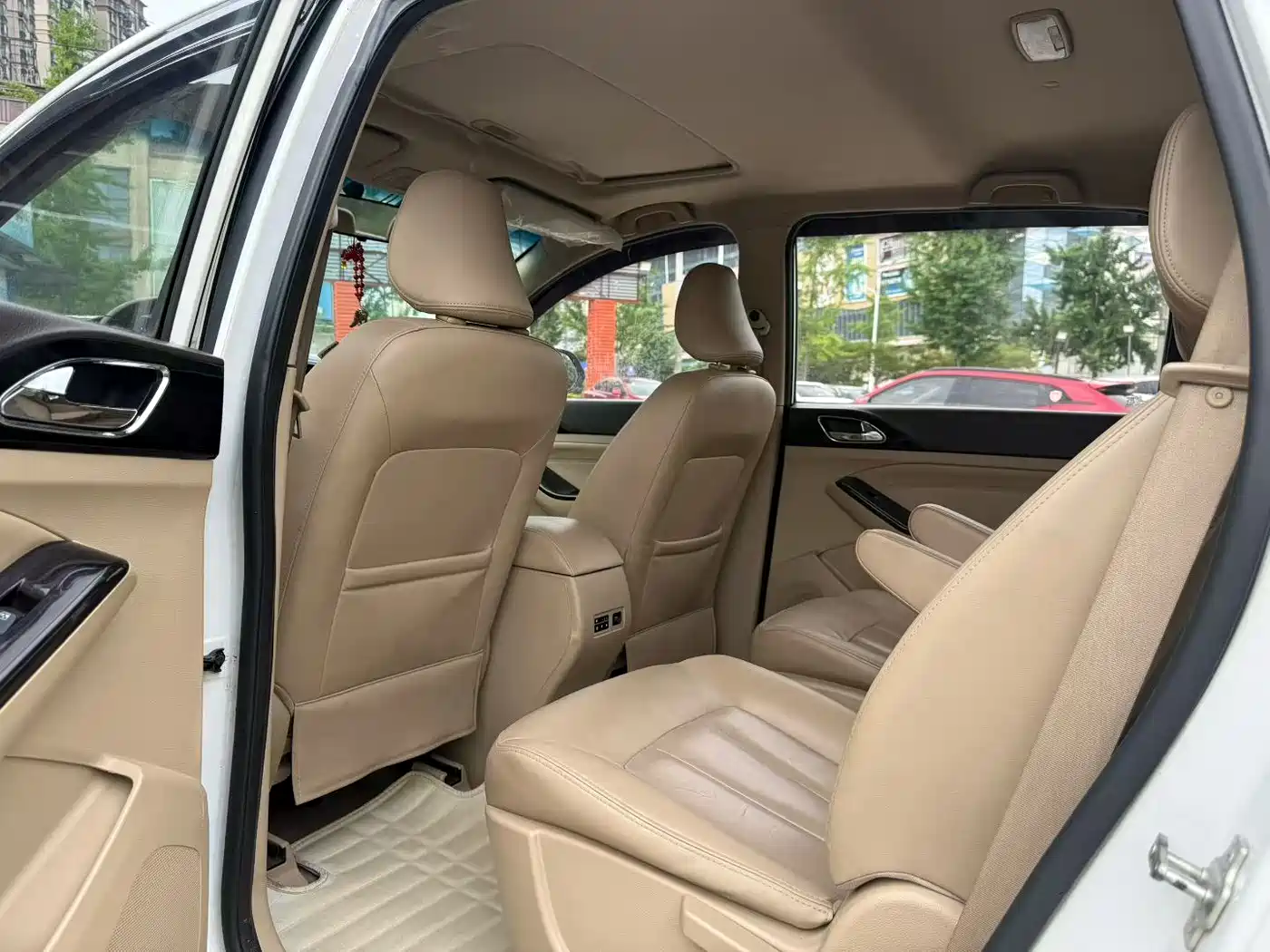 Baojun 730 2015 2014 1.5L Manual Luxury Navigation ESP Edition 7-Seater
