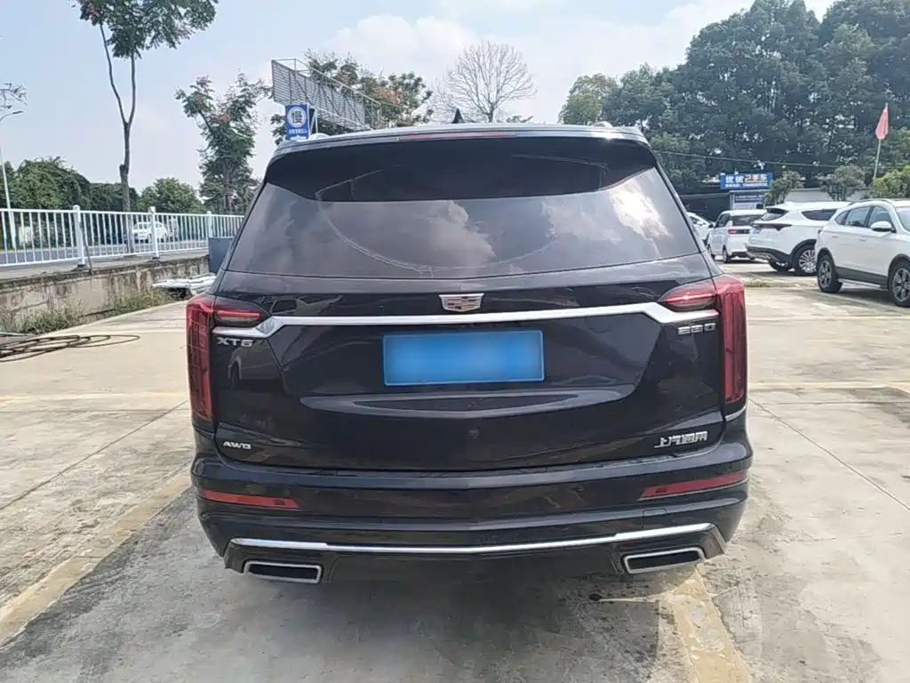 Photo 6 - Cadillac XT6